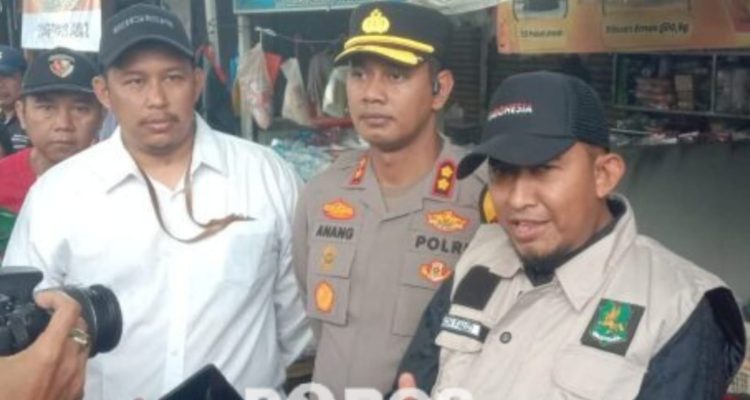 Pemkab Sumenep lakukan cek stok bahan baku di pasar Anom Sumenep. Porosbaru.com/Aditya