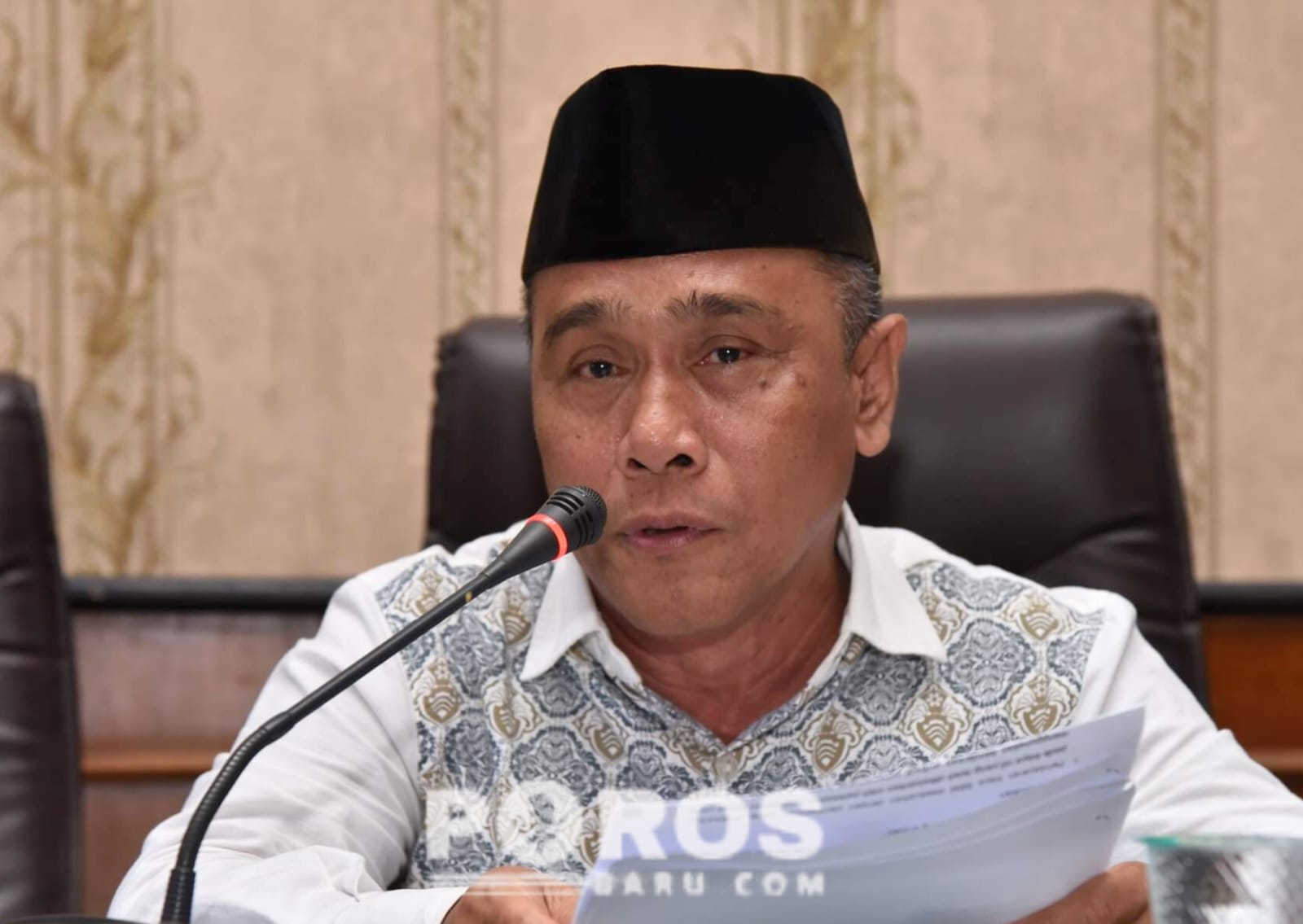 Juhari, Anggota Komisi II DPRD Sumenep, menyoroti transparansi laporan keuangan BUMD yang tidak menyetor dividen PAD 2025.