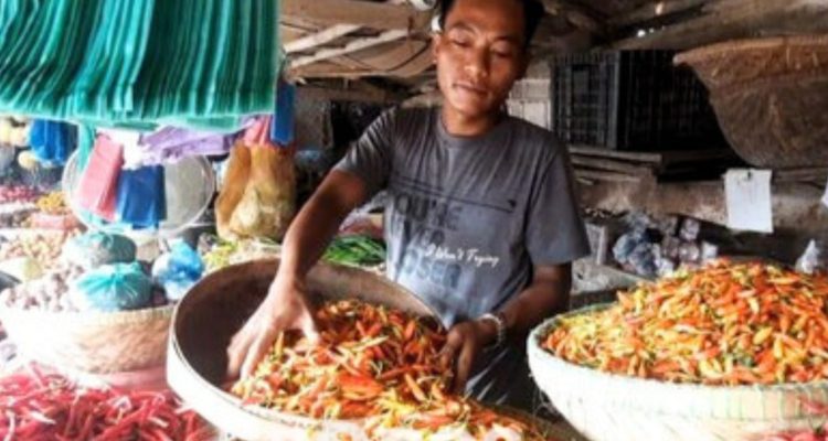 Grafik harga cabai rawit merah dan bawang merah di Kabupaten Sumenep menunjukkan kenaikan menjelang Ramadan.