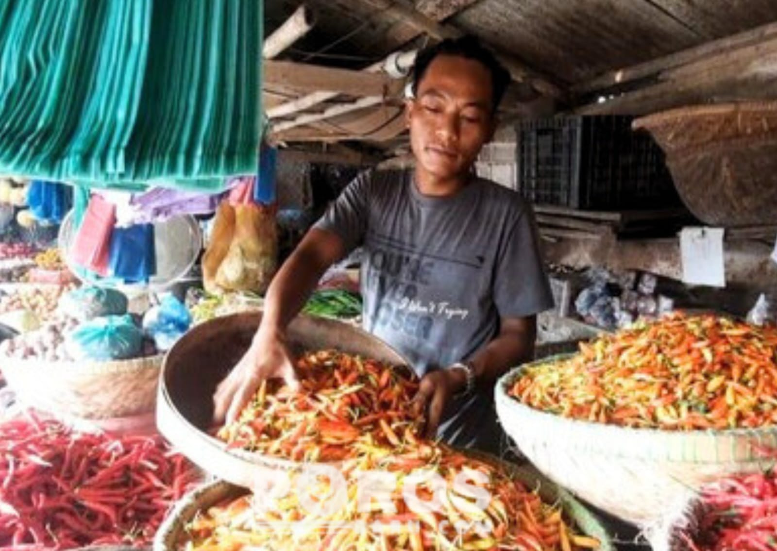 Grafik harga cabai rawit merah dan bawang merah di Kabupaten Sumenep menunjukkan kenaikan menjelang Ramadan.