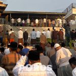 Suasana saat jamaah solat Id di Pondok Pesantren Al-Karawi. Lebaran lebih awal ini sudah menjadi tradisi di setiap tahunnya.