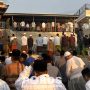 Suasana saat jamaah solat Id di Pondok Pesantren Al-Karawi. Lebaran lebih awal ini sudah menjadi tradisi di setiap tahunnya.