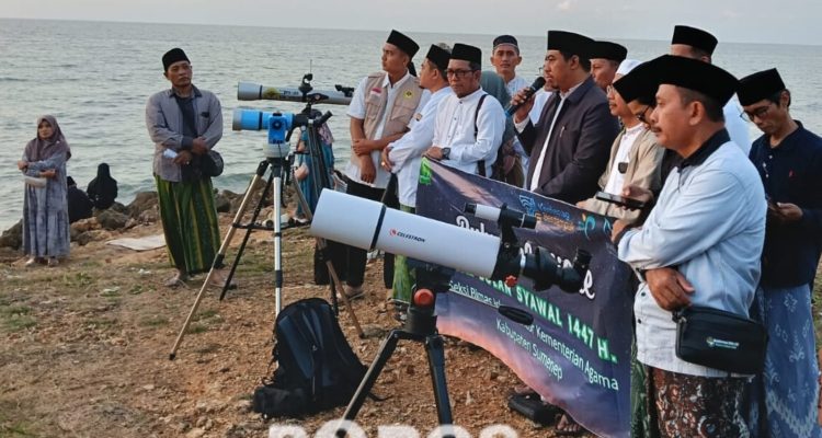 Suasana saat Kemenag Sumenep melalui H. Muhammad Mabrur membuka kegiatan tersebut di Pantai Tanaros.