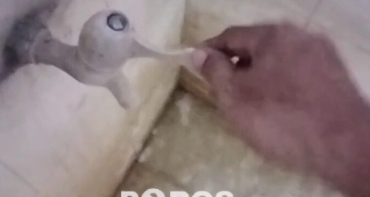 Kran air PDAMM Sumenep di kamar mandi milik salah satu warga tidak berrfungsi.