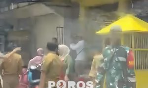 Suasana saat Forkopimda beserta Polsek dan Kodim melakukan Sweeping di lapak pegadang eceran BBM.