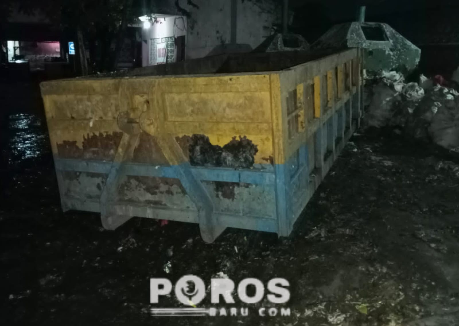 Setelah upaya konfirmasi oleh porosbaru di petang hari, Kepala Pasar Anom bersama DLH Sumenep. Pengerjaan selesai hingga pukul 20.10 WIB.