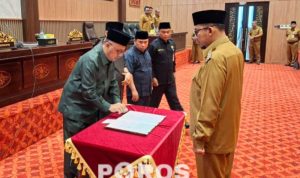 Pemerintah Daerah Sumenep resmi mengesahkan tiga Raperda dalam rapat Paripurna, Selasa (07/04).