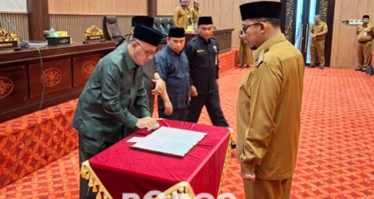 Pemerintah Daerah Sumenep resmi mengesahkan tiga Raperda dalam rapat Paripurna, Selasa (07/04).