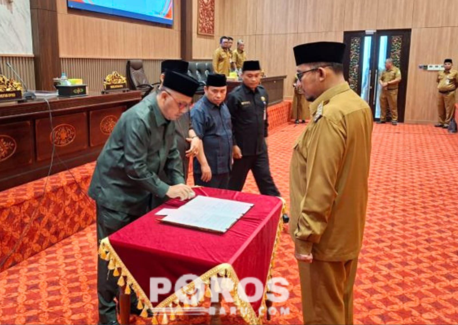 Pemerintah Daerah Sumenep resmi mengesahkan tiga Raperda dalam rapat Paripurna, Selasa (07/04).