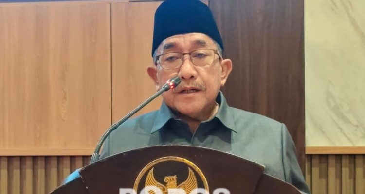 Wakil Bupati Sumenep, K. H. Imam Hasyim saat membacakan nota penjelasan tiga Raperda usulan Pemkab Sumenep tahun 2026.