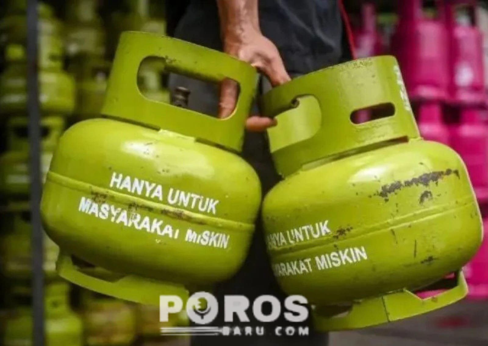 Warga di sejumlah wilayah Sumenep menegeluhkan kelangkaan dan kenaikan harga yang disebut terjadi sejak sepakan terakhir.