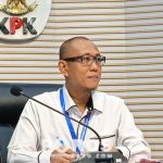 Plt Direktur Penyidikan KPK Achmad Taufik Husein mengatakan, H. Her diundang sebagai saksi oleh KPK setelah namanya ditemukan dalam dokumen pengeladahan DJBC.