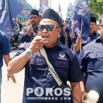Sejumlah kader Partai NasDem Sumenep menggelar aksi damai di depan kantaor DPD Sumenep sebagai respon pemberitaan Tempo yang dinilai mendeskreditkan partai dan menghina Surya Paloh.