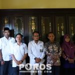 Tiga Komisioner KI Sumenep, Moh, Rifa'i, Ahmad Ainol Horri, dan Hasdani Roi, disambut langsung oleh Rektor UPI, Dr. Asmoni dan Wakil Rektor beserta jajarannya.