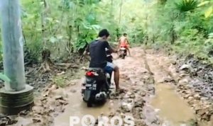 Ketimpangan pembangunan: Kondisi poros selatan yang menjadi mobilitas vital warga Kangayan, Sumenep.