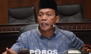 Wakil Ketua DPRD Sumenep, H. Dul Siam memberi sorotan terhadap ketimpangan infrastruktur menyusul peristiwa ibu hamil yang terpaksa ditandu di Kangayan.