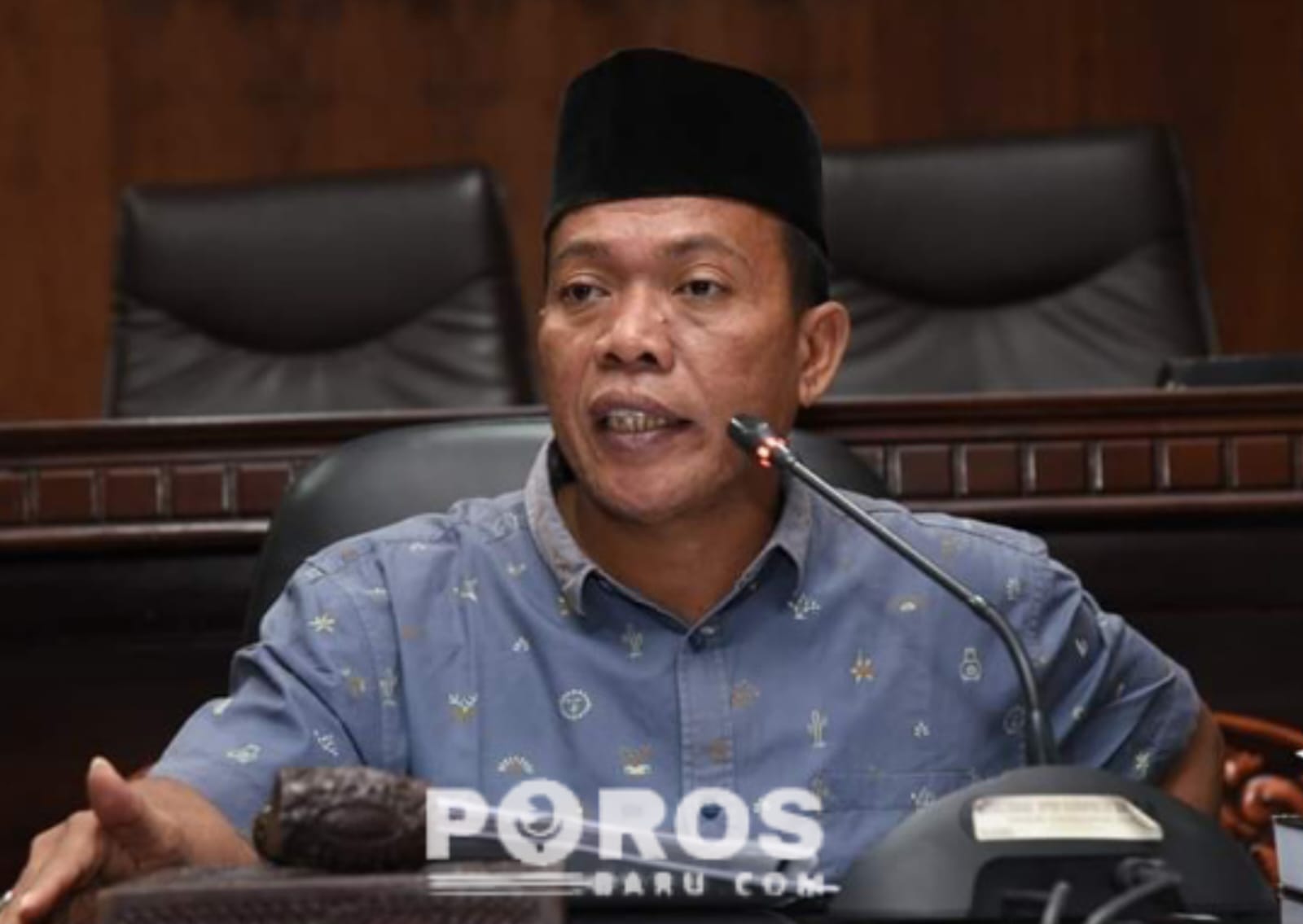 Wakil Ketua DPRD Sumenep, H. Dul Siam memberi sorotan terhadap ketimpangan infrastruktur menyusul peristiwa ibu hamil yang terpaksa ditandu di Kangayan.