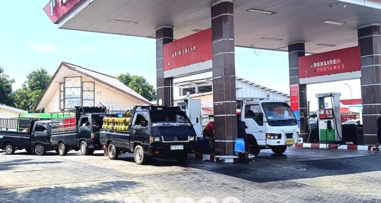 Harga Bahan Bakar Minyak (BBM) hari ini yang dikelola PT Pertamina (Persero) di Indonesia kembali mengalami kenaikan pada hari ini, Sabtu (18/04).