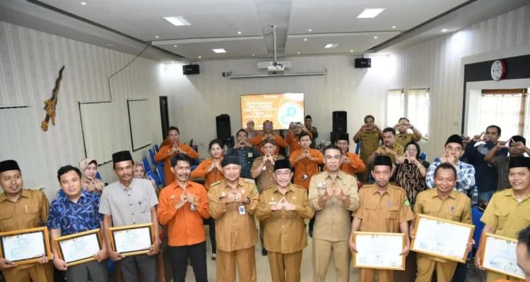 BPS Sumenep bersama Pemkab serta Pemdes binaan program Desa Cantik 2026 saat berfoto bersama usai sosialisai.