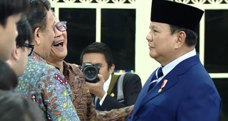 Momen saat Rocky Geung tampak tertawa saat disebut disiden oelh Prabowo usai reshuffle kabinet di istana negara.