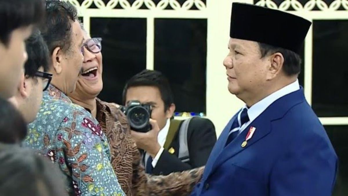 Momen saat Rocky Geung tampak tertawa saat disebut disiden oelh Prabowo usai reshuffle kabinet di istana negara.