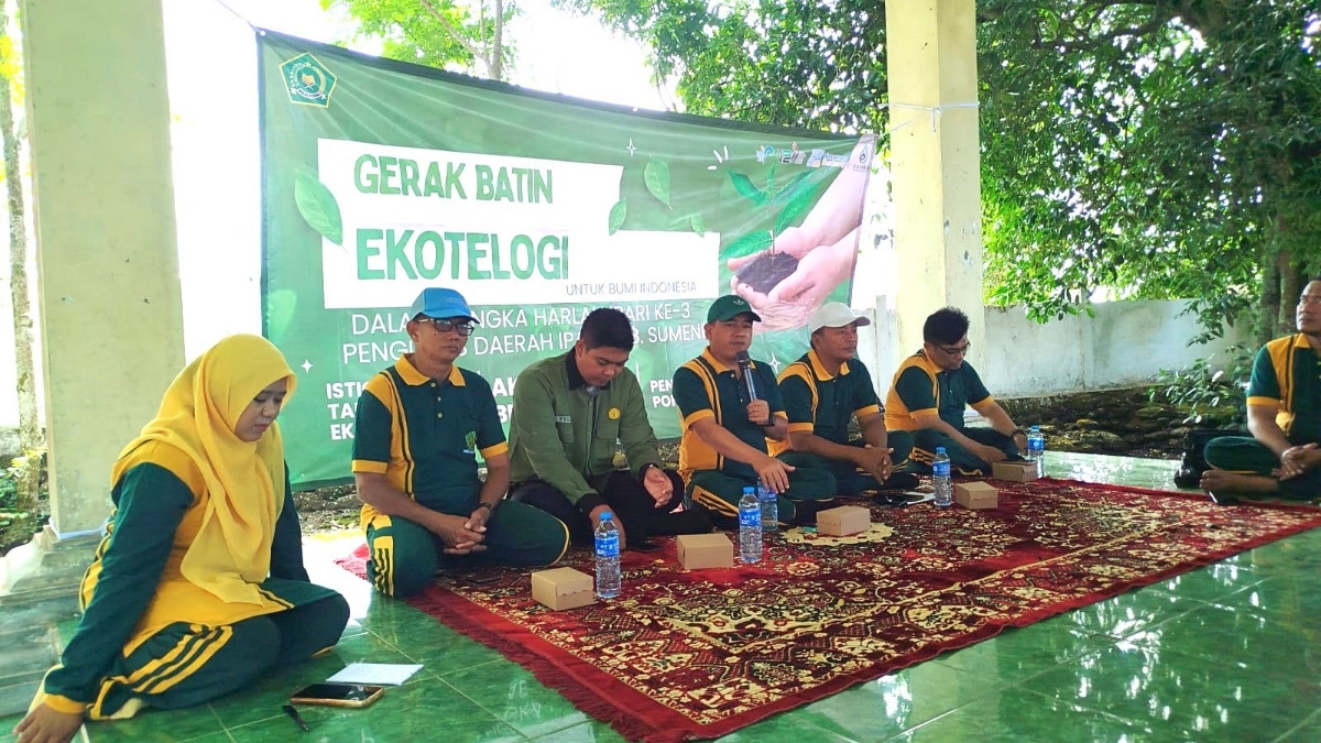 Pengurus Ikatan Penyuluh Agama RI (PD IPARI) Sumenep merayakan ulang tahunnya yang ketiga dengan menanam 1.000 pohon cinta.