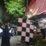 Kepala Bagian Kesejahteraan (Kesra) Setkab Sumenep, Kamiluddin, sat melepas peserta pawai.