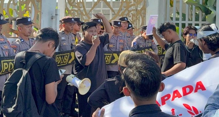 Gapada Sumenep mendesak Pemkab Summenep berpihak pada warga terdapak dala sengketa lahan Batalyon Sumenep.