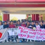Suasana saat Formaka menggelar aksi di depan Kantor Pemkab Sumenep.