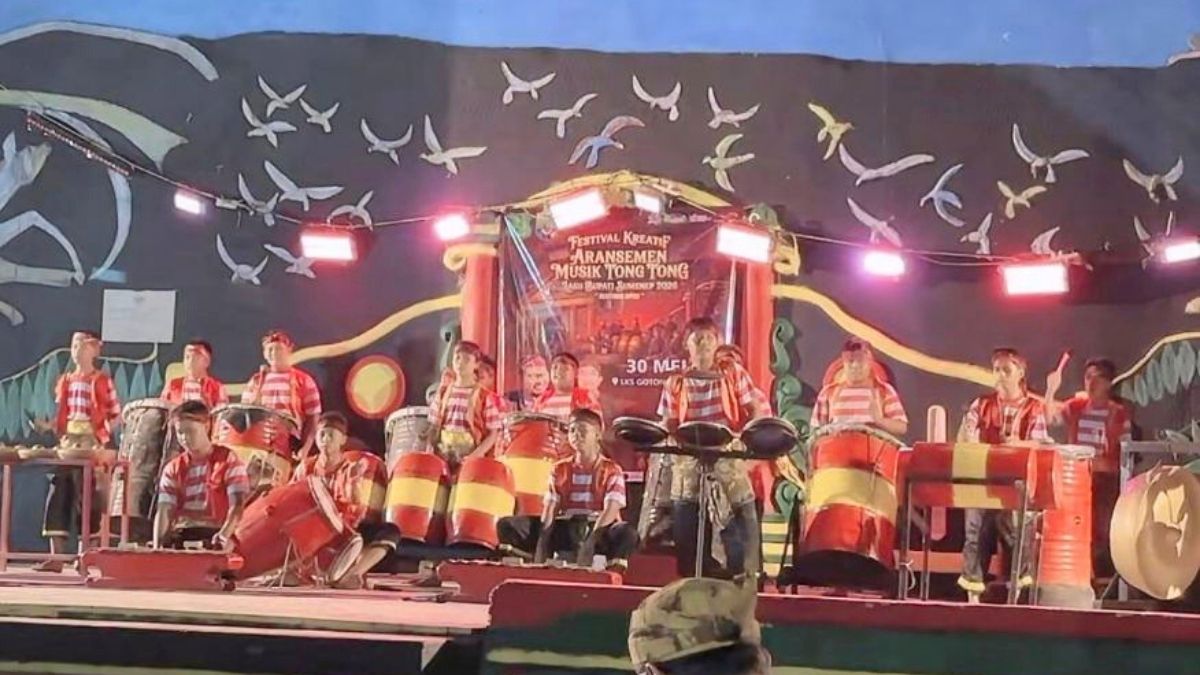 Salah satu peserta Festival Aransemen Musik Tong-Tong Lagu Bupati Sumenep saat adu kreatifitas.