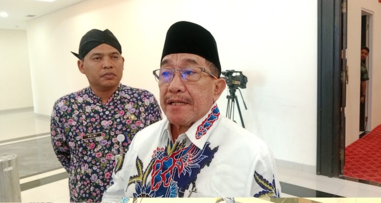 Wabub Sumenep, KH. Imam Hasyim mengakui masih terdapat ketimpangan antara wilayah daratan dan kepulauan saat dimintai keterang usai rapat paripurna.