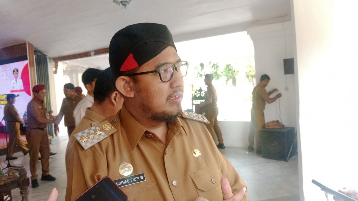 Bupati Sumenep, Ahcmad Fauzi menanggapi wacana PPPK dirumahkan selepas resepsi pelantika Tim Ahli Cagar Budaya.