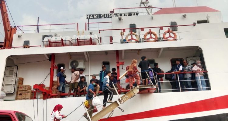 Panses Dirut PT Sumekar mengeluarkan surat pemberitahuan hasil seleksi nama calon yang lolos tahap seleksi administrasi.