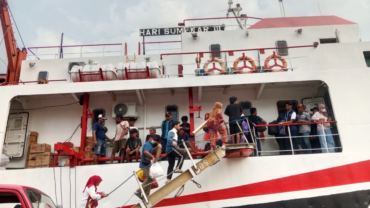 Panses Dirut PT Sumekar mengeluarkan surat pemberitahuan hasil seleksi nama calon yang lolos tahap seleksi administrasi.