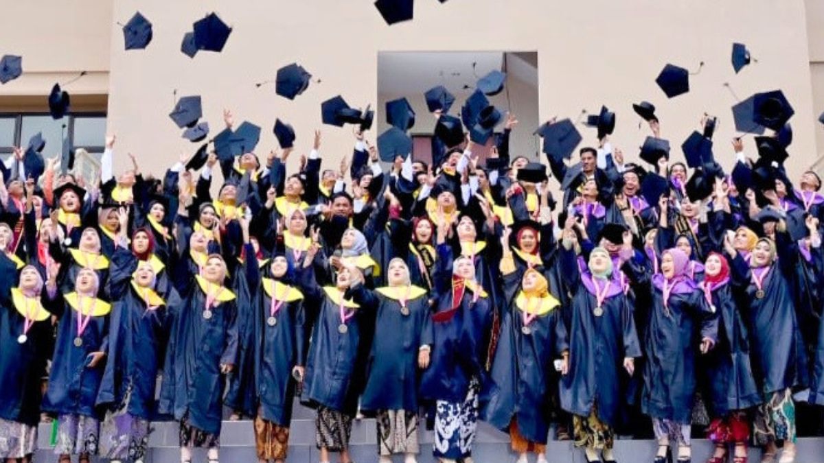 BPS Jawa Timur mencatat lulusan universitas menjadi penyumbang tertinggi pengangguran di Jawa Timur pada bulan Februari 2026.