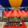Fakultas Keguruan dan Ilmu Pendidikan UTM (2) Mahasiswa FKIP bersua foto bersama siswa-siswi usai ujian skripsi selesai.