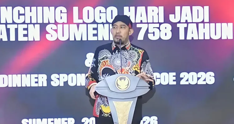 Bupati Sumenep, Achmad Fauzi Wongsojudo, saat meresmikan logo hari jadi kota Sumenep ke-758. (Foto:porosbaru.co/aditya).