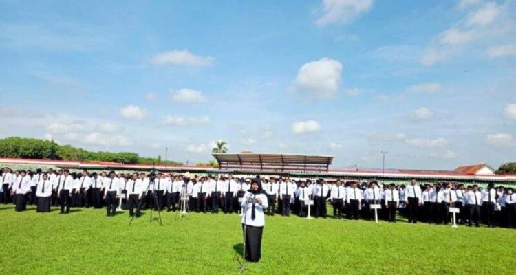 Pelantikan PPPK Paruh Waktu Sumenep di Stadion Gor A. Yani.