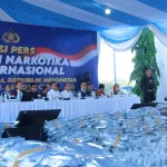 Tumpukan 3,37 ton cannabis buds asal Thailand saat dipamerkan BNN RI di Gersik.