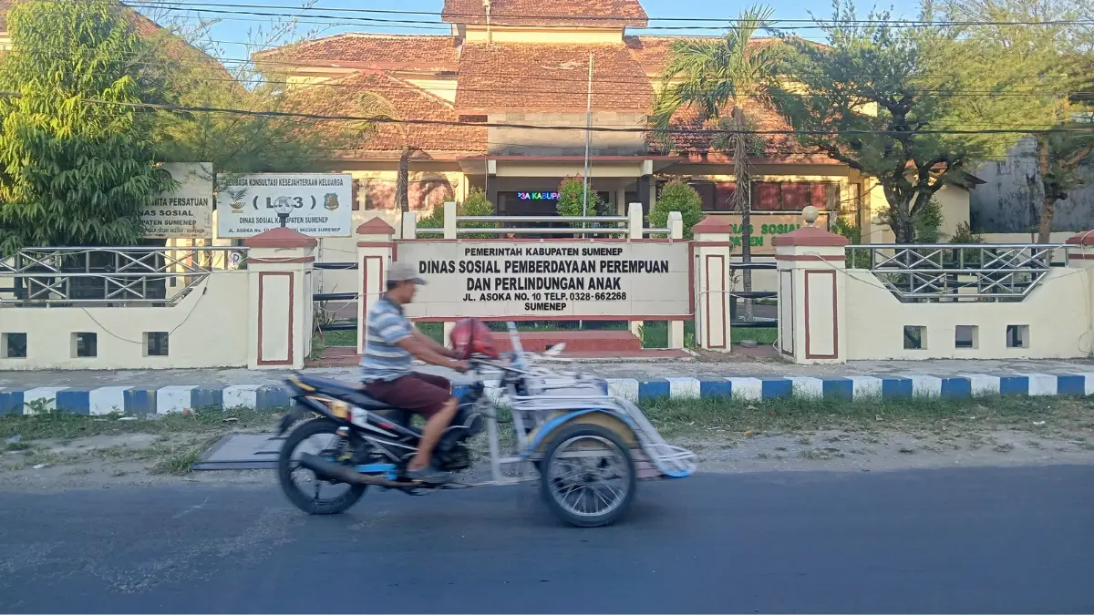 Kantor Dinsos P3A Kabupaten Sumenep di Jalan Dr. Soetomo, Pajagalan, Kota Sumenep.