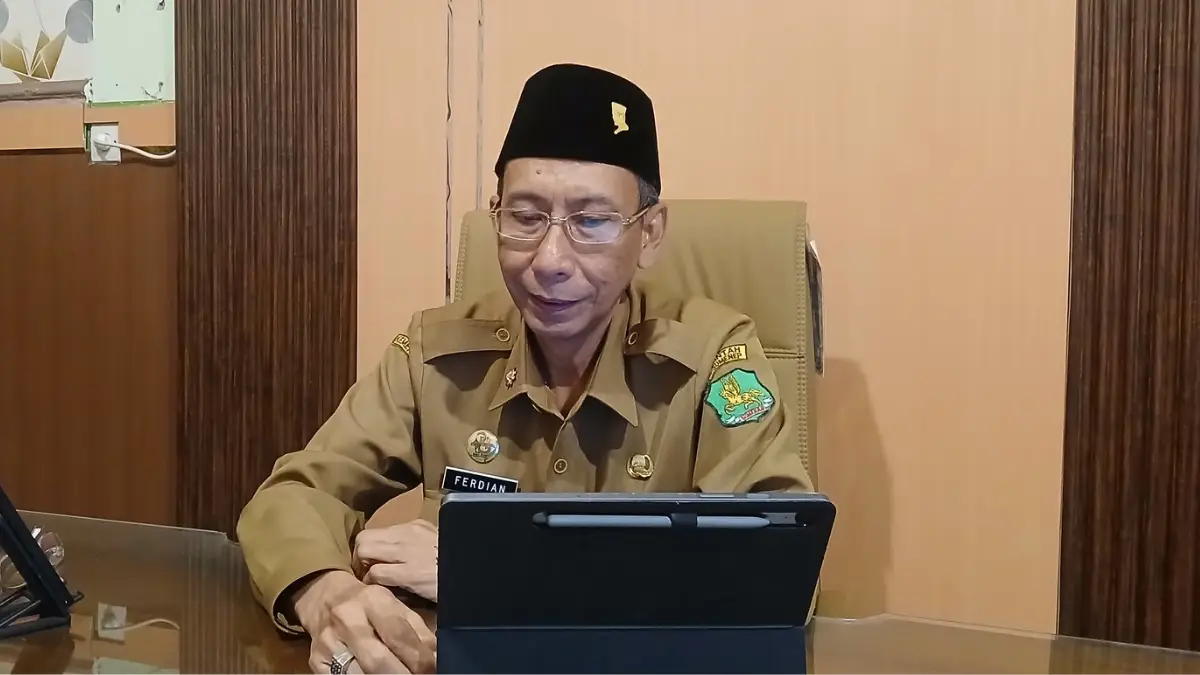 Kepala Bapenda Sumenep, Ferdiansyah Tetrajaya saat ditemui Porosbaru, Sabtu (30/06) di ruangannya.