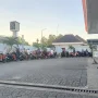 SPBU Manding Sumenep Antrian panjang masih terjadi di SPBU Manding, Sumenep, terutama di malam hari.