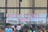 Saham Bank Mandiri Ditutup Melemah Pasca Polemik Pemblokiran Rp80 Juta Lebih 41 Saham Bank Mandiri Ditutup Melemah Pasca Polemik Pemblokiran Rp80 Juta Lebih