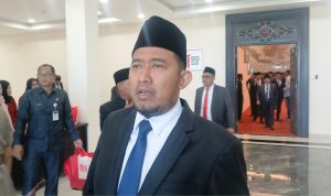 Bupati Sumenep, Achmad Fauzi Wongsojudo, imbau petani tembakau