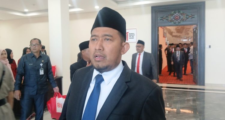 Bupati Sumenep, Achmad Fauzi Wongsojudo, imbau petani tembakau