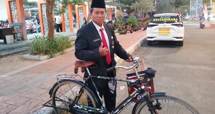 Drs. Syaiful Bahri Perpusda Sumenep HUT RI : Drs. Syaiful Bahri Perpusda Sumenep