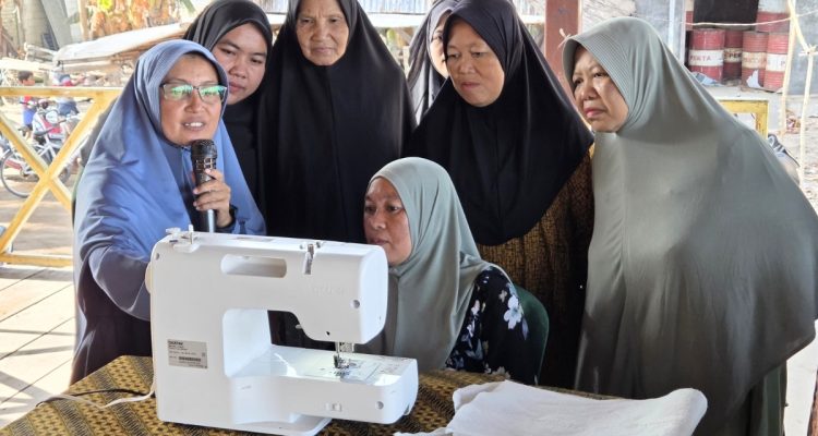 Karang Taruna bekerjasama dengan SKK Migas-KEI beri pelatihan bagi masyarakat rentan di Sapeken, Sumenep.