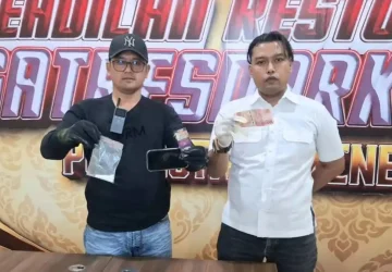 Polresta Sumenep Bongkar Peredaran Pil Berlogo Y di Gapura, 60 Butir Diamankan 7 Polresta Sumenep Bongkar Peredaran Pil Berlogo Y di Gapura, 60 Butir Diamankan